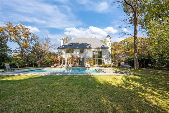 1315 Abington Cambs Drive, Lake Forest, IL 60045