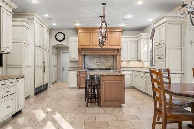 1315 Abington Cambs Drive, Lake Forest, IL 60045