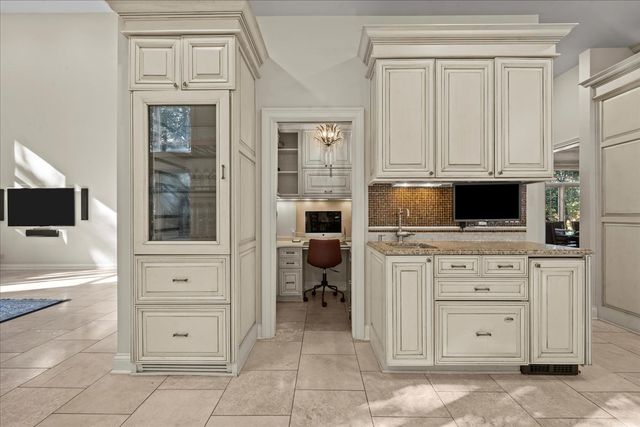 1315 Abington Cambs Drive, Lake Forest, IL 60045