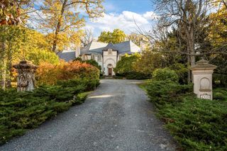 1315 Abington Cambs Drive, Lake Forest, IL 60045