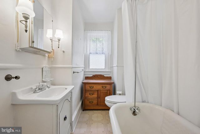 243 W 2ND ST, Moorestown, NJ 08057