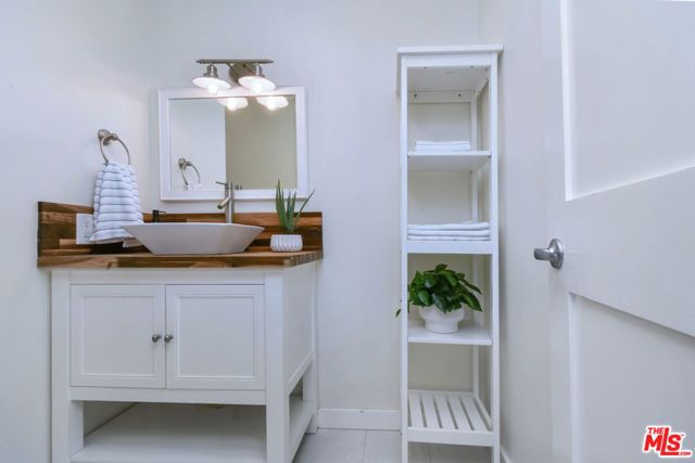 750 N Kings Road 217, West Hollywood, CA 90069