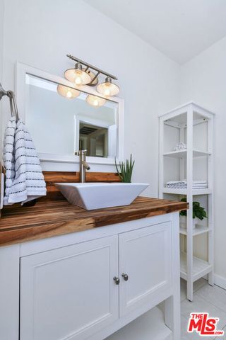 750 N Kings Road 217, West Hollywood, CA 90069