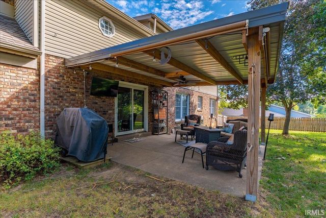 7611 Nottingham Drive, Newburgh, IN 47630
