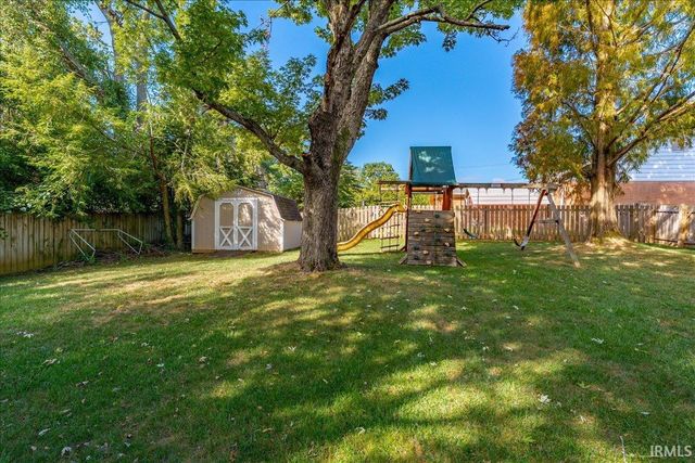 7611 Nottingham Drive, Newburgh, IN 47630