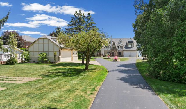 8308 Lakeshore, Burtchville Township, MI 48059