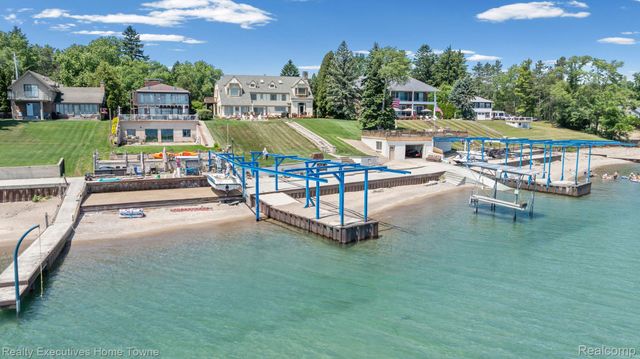 8308 Lakeshore, Burtchville Township, MI 48059