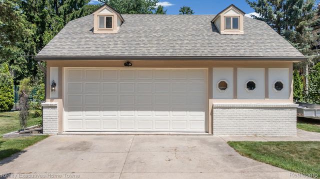 8308 Lakeshore, Burtchville Township, MI 48059