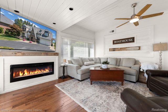 8308 Lakeshore, Burtchville Township, MI 48059