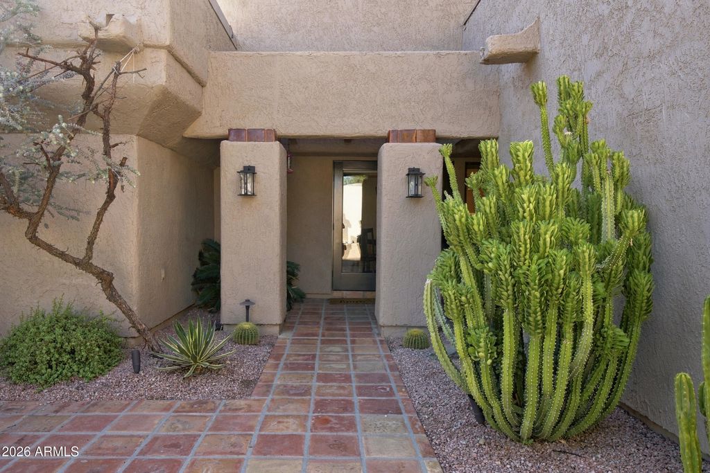 2626 E ARIZONA BILTMORE Circle 18, Phoenix, AZ 85016 — photo 2