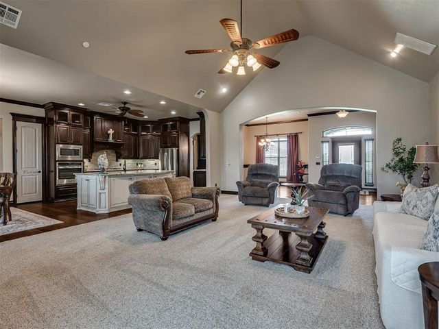 15821 SW 26th Street, El Reno, OK 73036