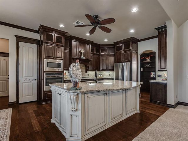 15821 SW 26th Street, El Reno, OK 73036