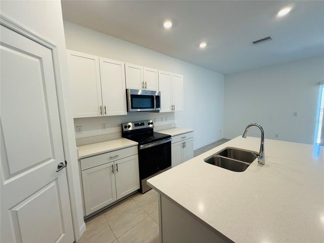 2264 PARAVANE WAY, Wesley Chapel, FL 33543