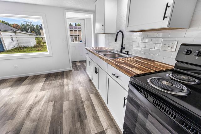 1750 S Loxley Road, Houghton Lake, MI 48629