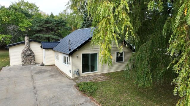 1750 S Loxley Road, Houghton Lake, MI 48629