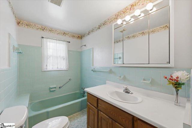 18 Fairlane Drive, Mauldin, SC 29662