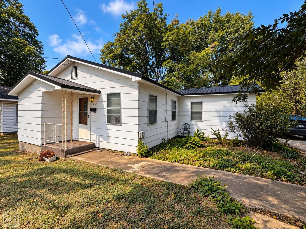 1012 W Cherry, Jonesboro, AR 72401