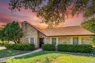 425 Golfcrest, Windcrest, TX 78239