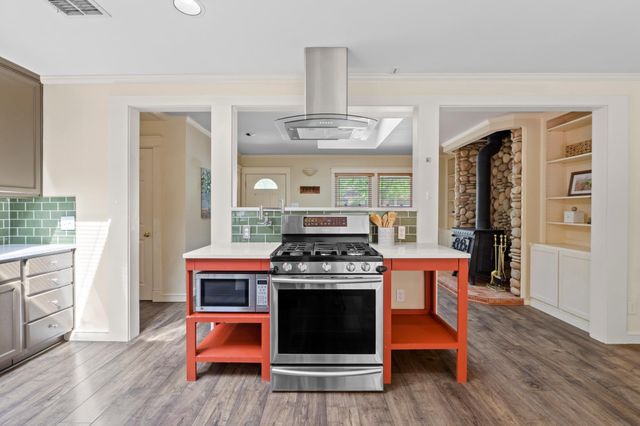 7605 Meadowview LN, Austin, TX 78752