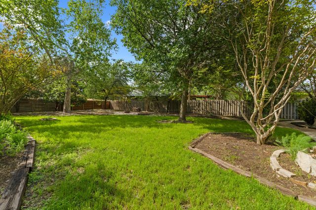 7605 Meadowview LN, Austin, TX 78752