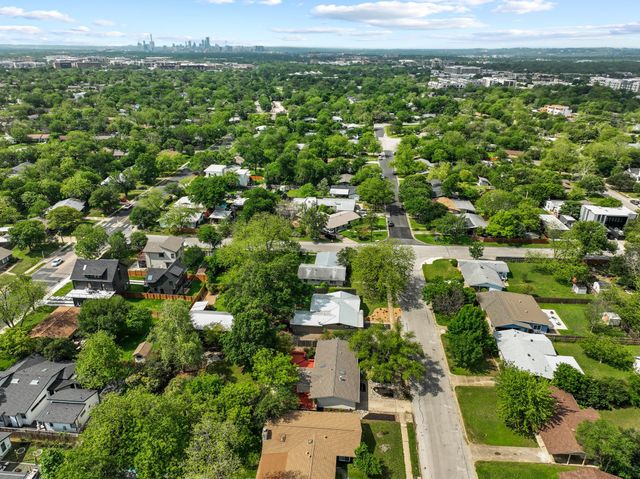 7605 Meadowview LN, Austin, TX 78752