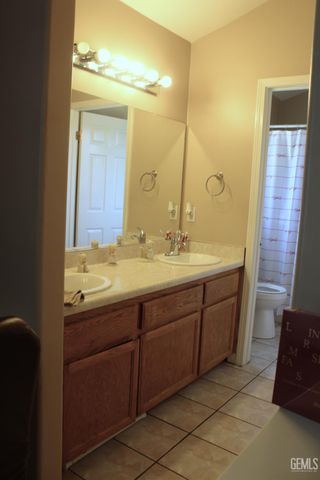 5205 Coxwold Abbey Court, Bakersfield, CA 93307