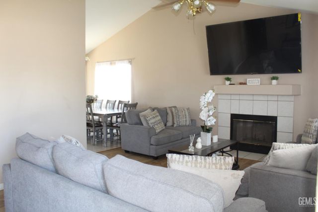 5205 Coxwold Abbey Court, Bakersfield, CA 93307