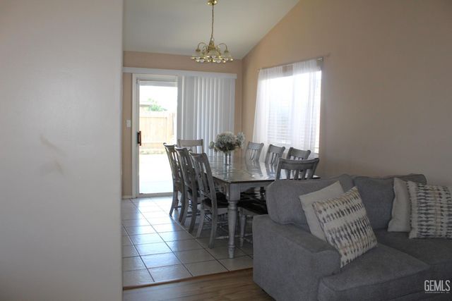 5205 Coxwold Abbey Court, Bakersfield, CA 93307