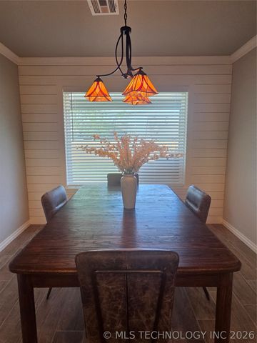 404 W Muskogee Avenue, Chouteau, OK 74337