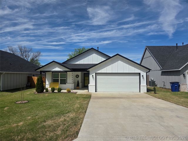 404 W Muskogee Avenue, Chouteau, OK 74337