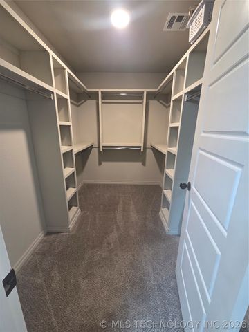 404 W Muskogee Avenue, Chouteau, OK 74337