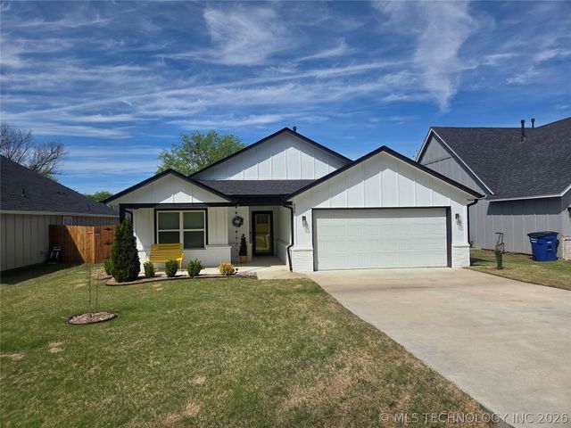 404 W Muskogee Avenue, Chouteau, OK 74337