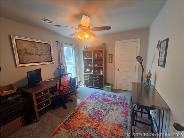 404 W Muskogee Avenue, Chouteau, OK 74337