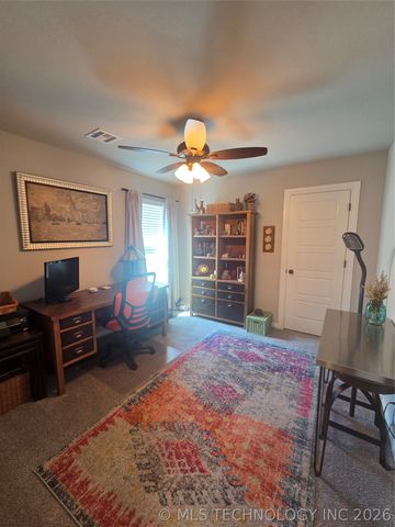 404 W Muskogee Avenue, Chouteau, OK 74337