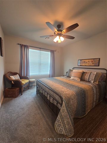 404 W Muskogee Avenue, Chouteau, OK 74337