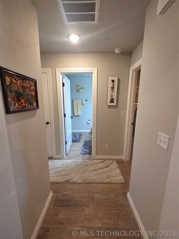 404 W Muskogee Avenue, Chouteau, OK 74337