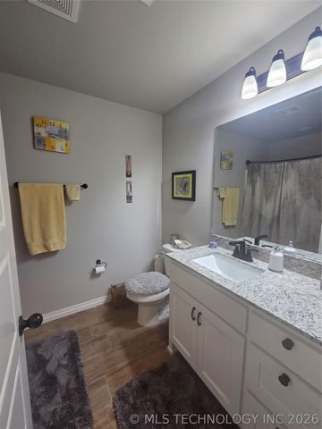 404 W Muskogee Avenue, Chouteau, OK 74337