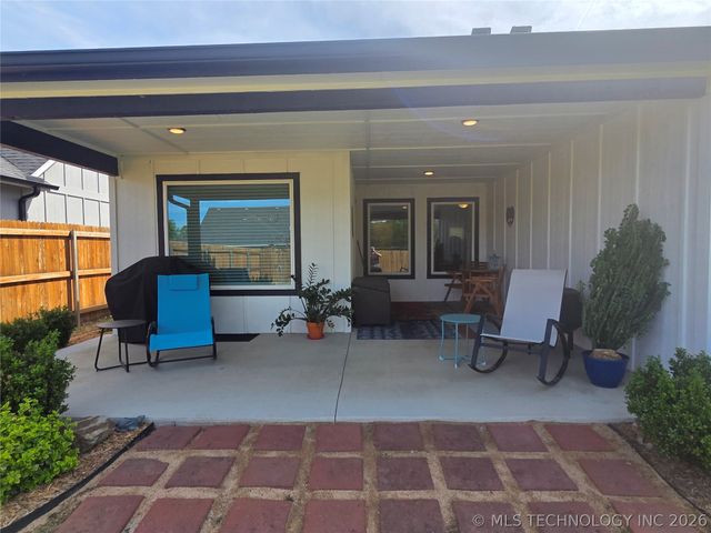 404 W Muskogee Avenue, Chouteau, OK 74337
