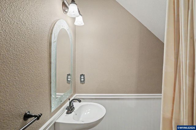 2345 Crestview Dr S, Salem, OR 97302