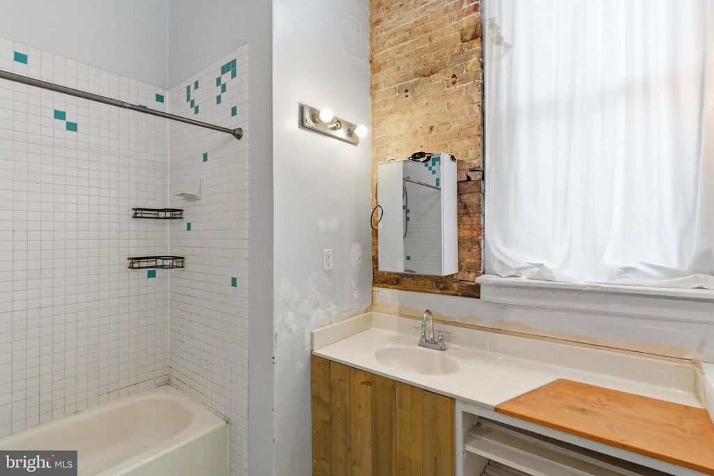Image 15 of property listing at 1401 LIGHT ST, Baltimore, MD 21230