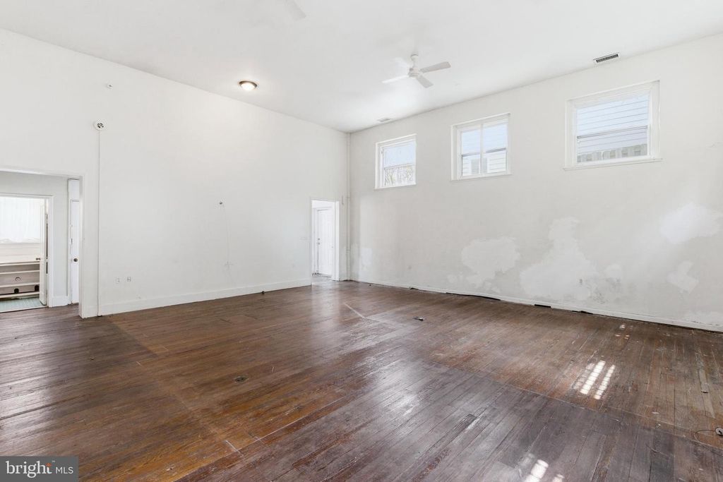 Image 17 of property listing at 1401 LIGHT ST, Baltimore, MD 21230
