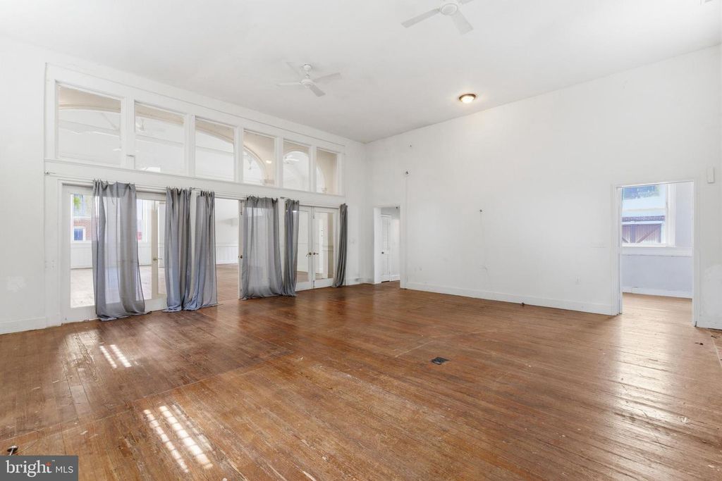 Image 18 of property listing at 1401 LIGHT ST, Baltimore, MD 21230