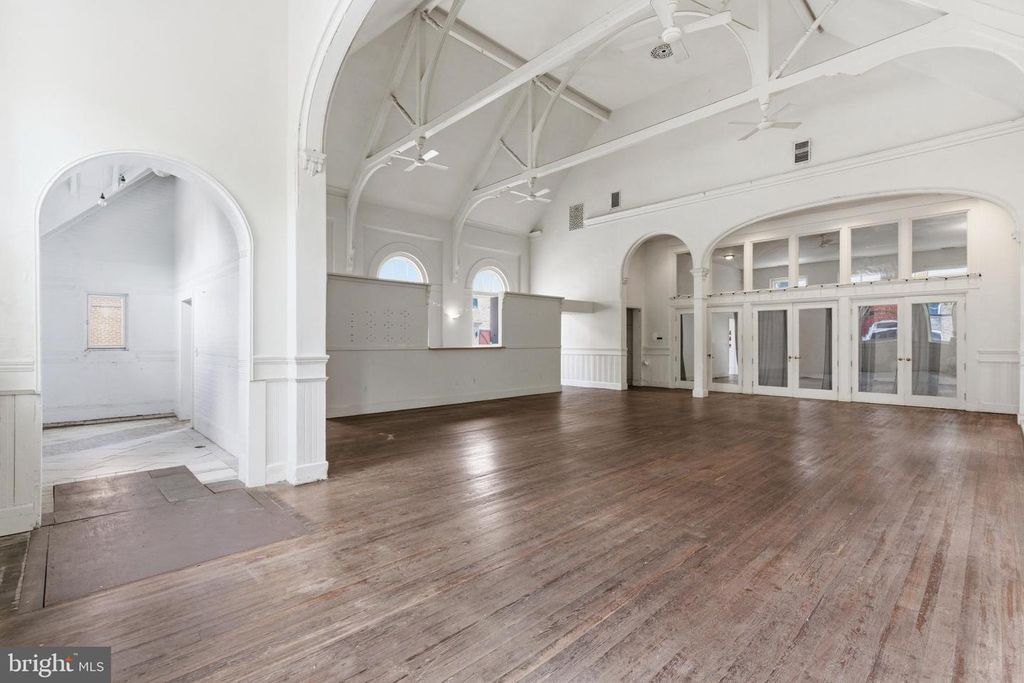 Image 4 of property listing at 1401 LIGHT ST, Baltimore, MD 21230