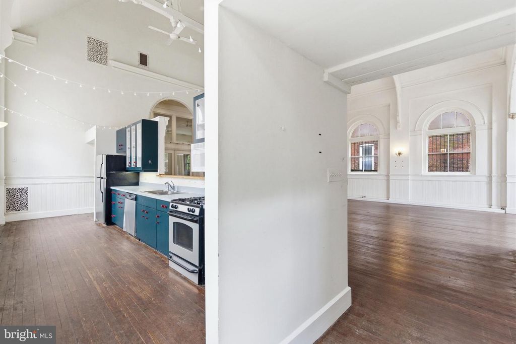 Image 9 of property listing at 1401 LIGHT ST, Baltimore, MD 21230