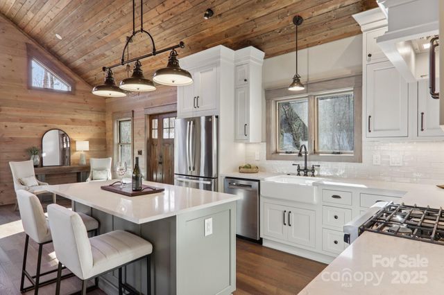 102 Iga Trail, Maggie Valley, NC 28751