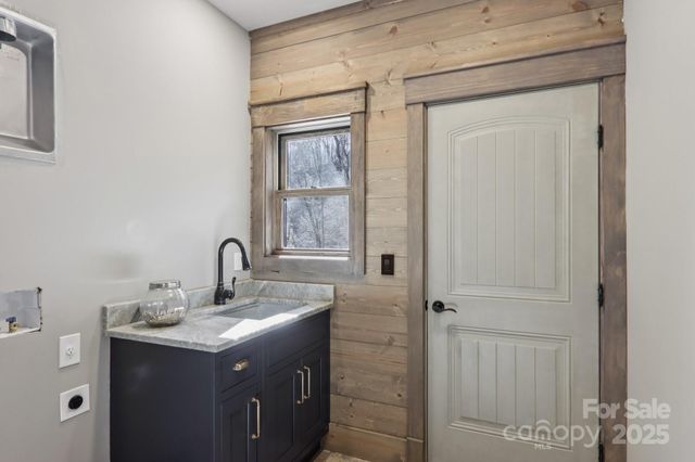 102 Iga Trail, Maggie Valley, NC 28751