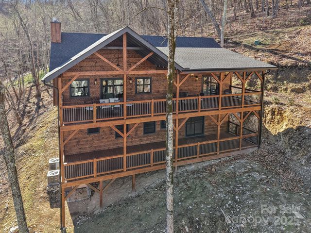 102 Iga Trail, Maggie Valley, NC 28751