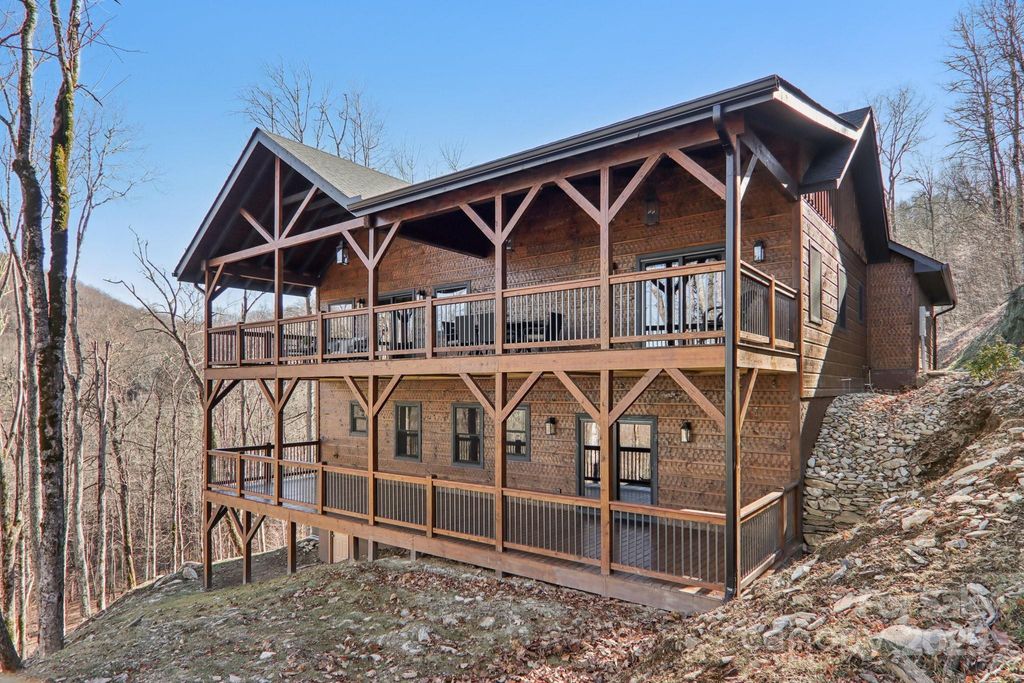 102 Iga Trail, Maggie Valley, NC 28751