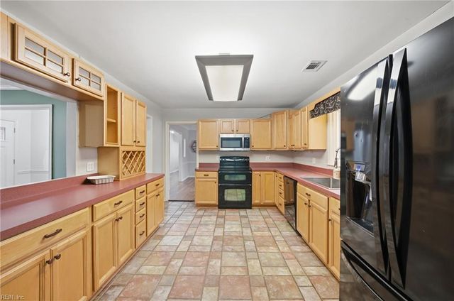 2252 Dunbarton DR, Chesapeake, VA 23325