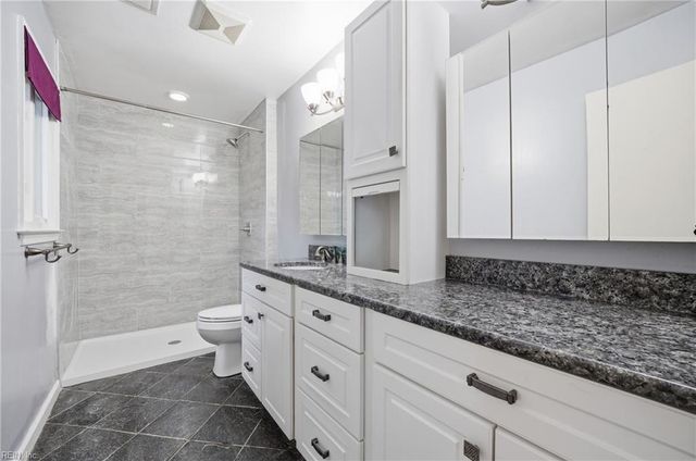 2252 Dunbarton DR, Chesapeake, VA 23325